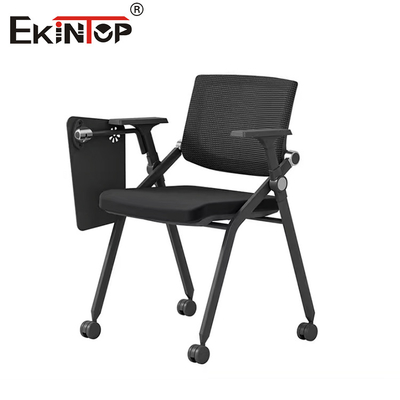 Modern tarzında yazı tahtası olan gri katlanabilir eğitim sandalyeleri