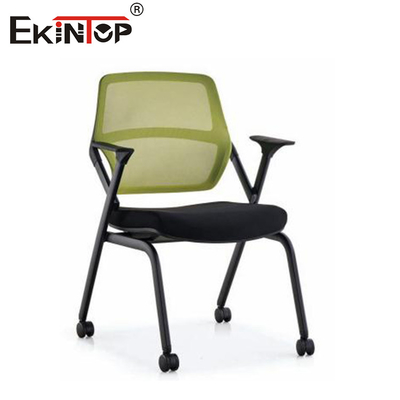 Öğrenmek için nefes alabilen malzeme ile ergonomik olarak tasarlanmış eğitim sandalyesi