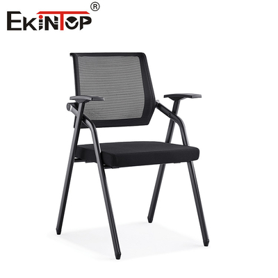 Öğrenmek için nefes alabilen malzeme ile ergonomik olarak tasarlanmış eğitim sandalyesi