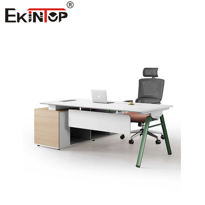 Ahşap modern stilden yapılmış bağlı dolaplı yönetim büro masası