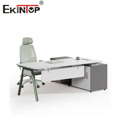 Endüstriyel tarzı, depo dolabı ile özelleştirilebilir yönetici ofis masası