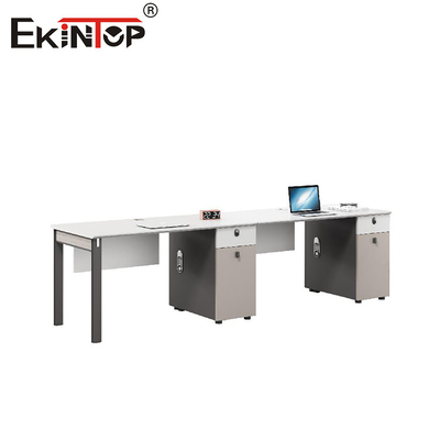 Gizlilik Ekranları ile Modüler Çağdaş Tarzı Çok Koltuklu Ofis Çalışma İstasyonu