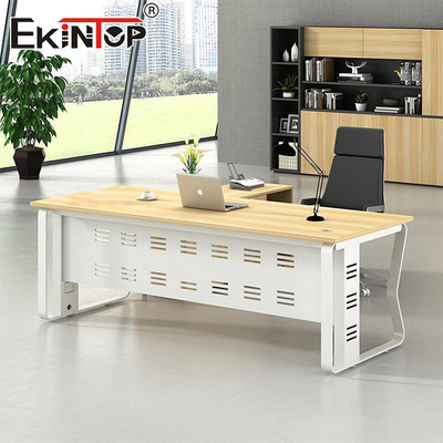 Ahşap malzemelerden çalışan ofis masası Modern stil Katı meşe masası